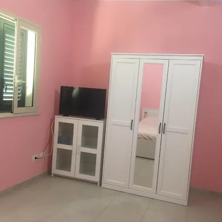 Hébergement de vacances “la Pergola” *